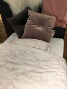lyserødt sengetøj 1